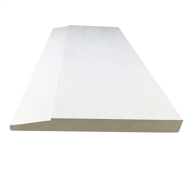 Weiß grundierte MDF-Innenleisten
